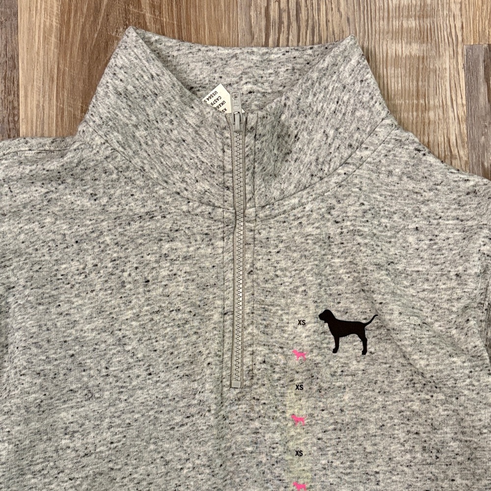 🆕 🌺 PINK Victoria's Secret Heather Gray Sweatshirt with Floral Sleeve Design - Picture 8 of 9